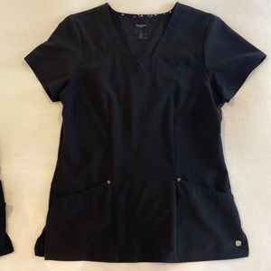 Woman’s scrub top heartsoul